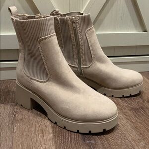 No Boundaries Knit Chelsea Ankle Boots Size 10 W Tan Synthetic Suede Block Heel